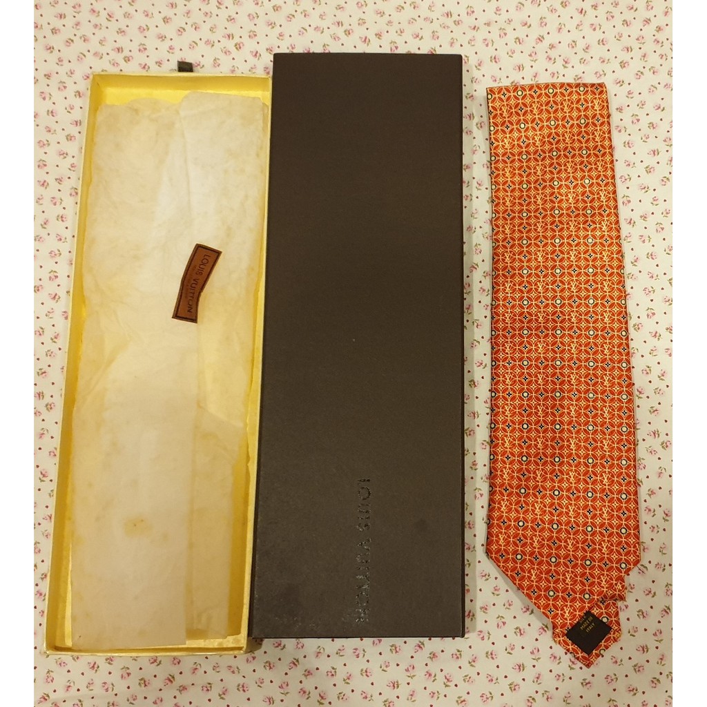 LOUIS VUITTON 路易威登 義大利製 LV 真絲 紅色 領帶 讓自己成為有質感的男人吧！劍寬: 8.7 cm