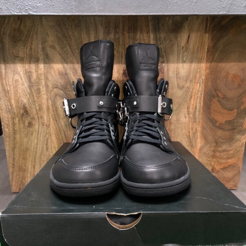comme des garçons x air jordan 1