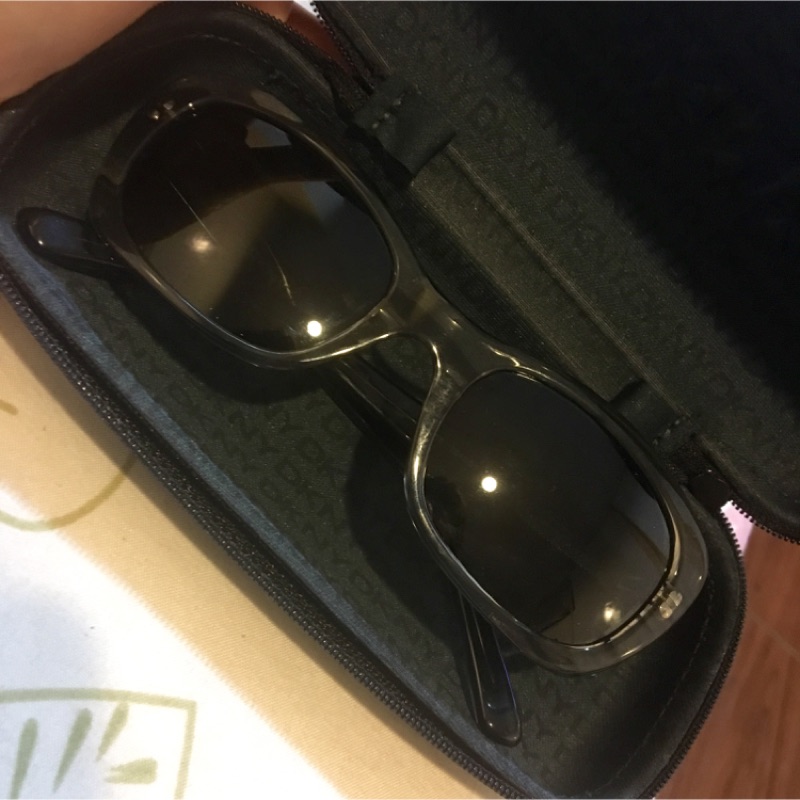 DKNY太陽眼鏡墨鏡