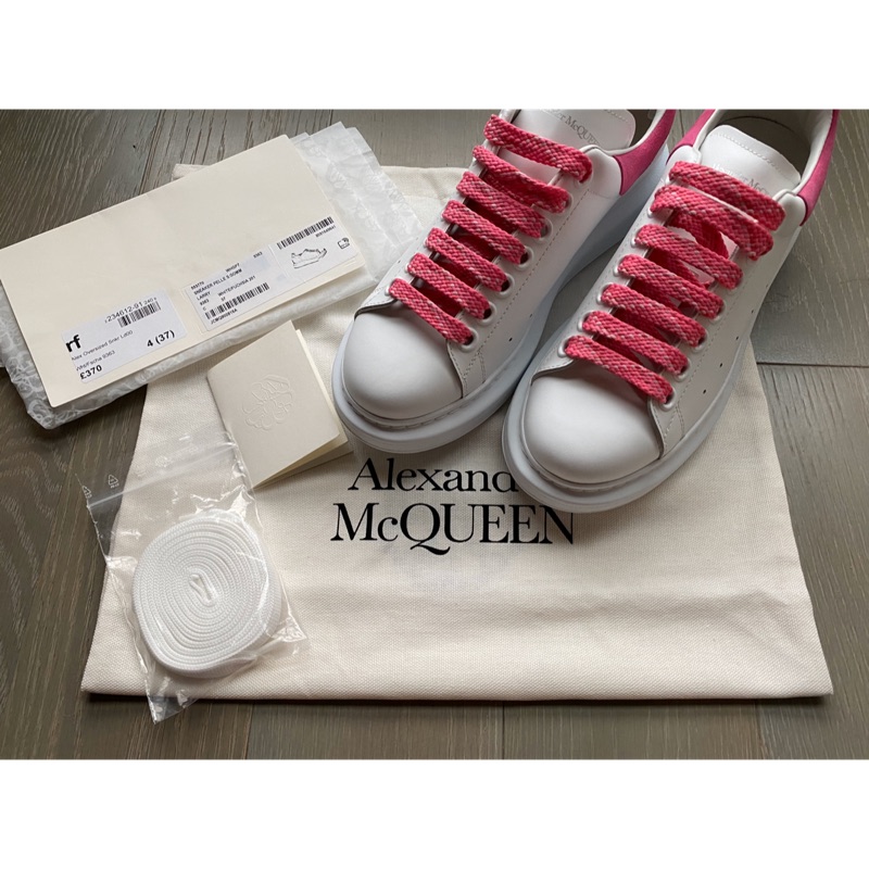 Alexander McQueen粉色小白鞋