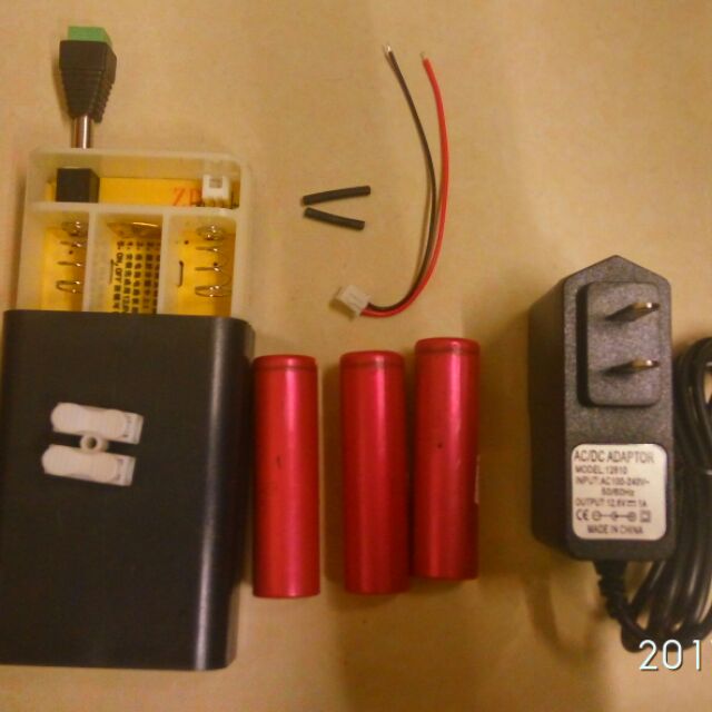 12伏特，18650行動電源盒，可以推動釣竿電捲，Led燈條，打氣馬達