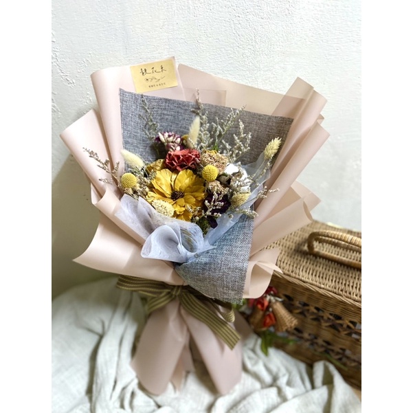 乾燥玫瑰花束 畢業花束 向日葵花束 乾燥花花束 高雄花店 蝦皮購物