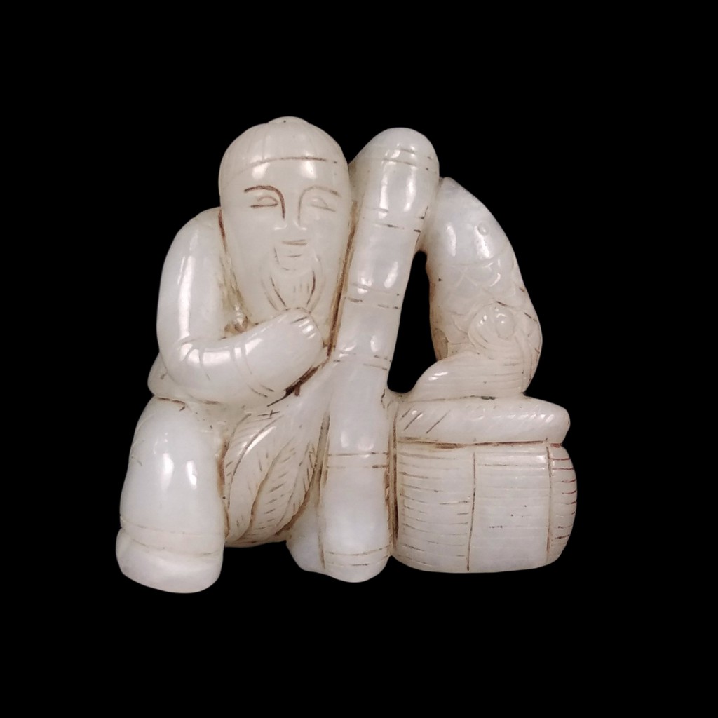 《博古珍藏》天然和闐白玉雕「漁翁得利」把玩．225公克．早期收藏．老件文物．微沁．行家勿錯過．超值回饋