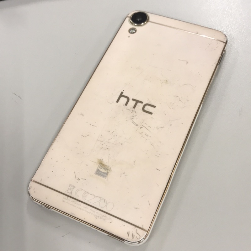 HTC 二手機Desire 10 lifestyle 牛奶金 3G/32G 可以顯示及觸控