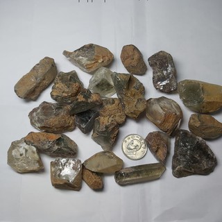 (免運費)綠幽靈原石，原礦，招財聚財，天然水晶，開店，異象水晶，彩幽靈，裝飾，好看，現貨，便宜，碎石