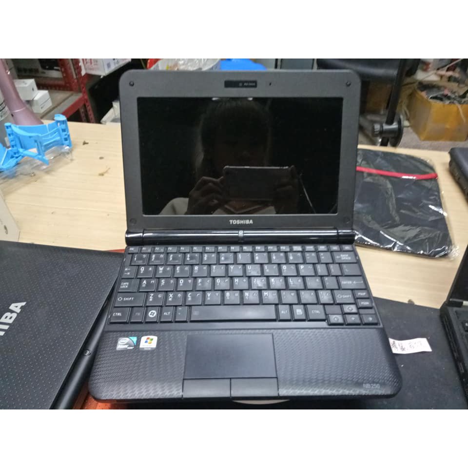 Second, Laptop Toshiba black color, Ram 1G HD 120G CPU Atom