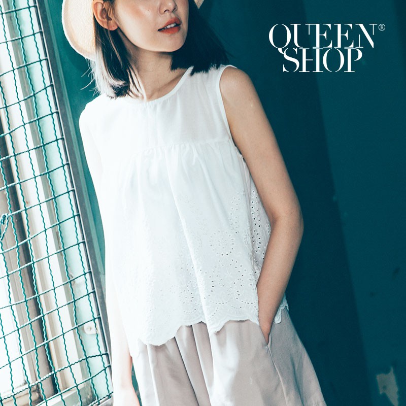 QUEENSHOP【01150089】簍空荷葉花邊上衣＊預購＊