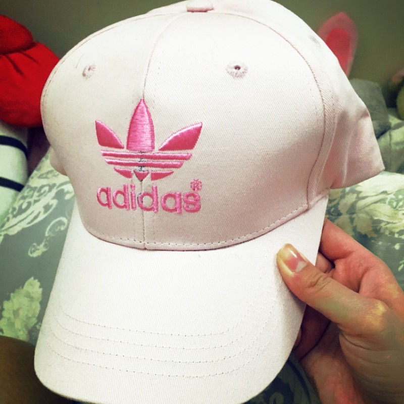 Adidas粉色老帽