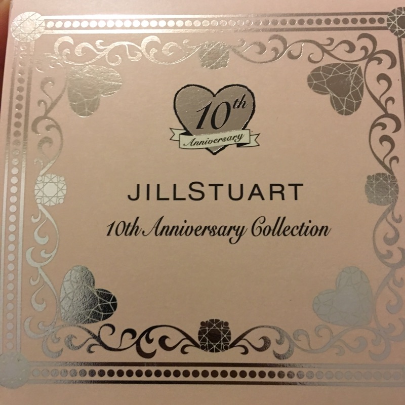 JILL STUART 10週年紀念晶燦寶盒晶燦寶石眼彩1g /晶燦嫩唇凍5g:晶燦頰彩慕絲5g /晶燦慕絲眼彩6g