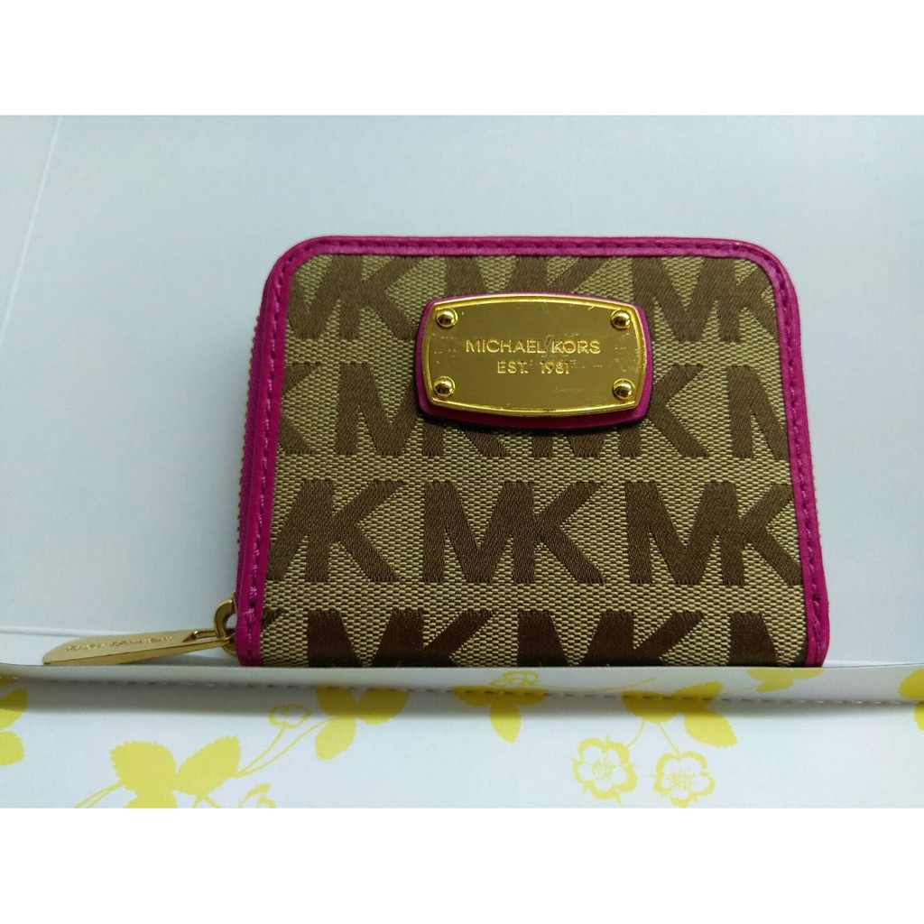 全新正品 MICHAEL KORS 經典MK LOGO滿版金色飾牌短夾 (卡其/桃紅) 皮夾 手拿包 隨身包 零錢包