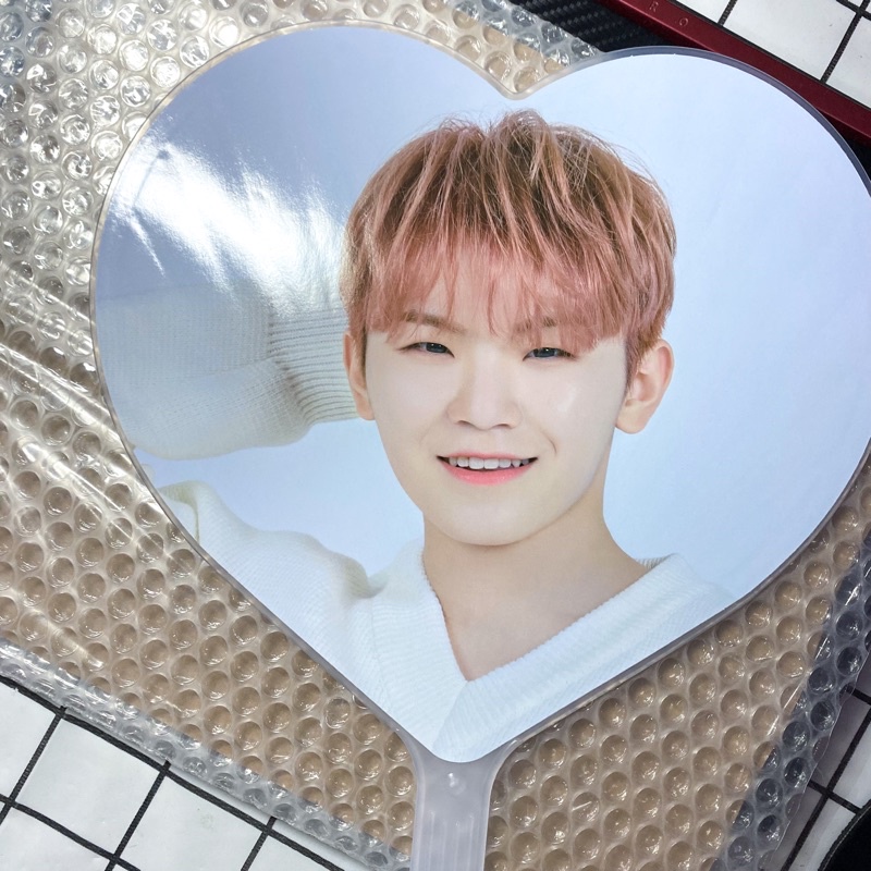 4TH CARAT LAND 四期克拉島 Woozi 李知勳 愛心扇子
