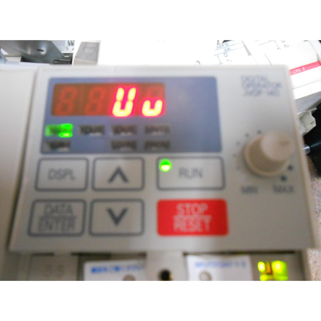 日本 安川YASKAWA 變頻器 CIMR-V7AT21P5 2HP  8A 三相 200V 1.5Kw  (h1)