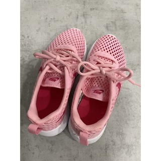 Nike粉紅鏤空款跑鞋23.5
