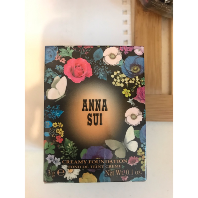 **ANNA SUI 粉底霜**