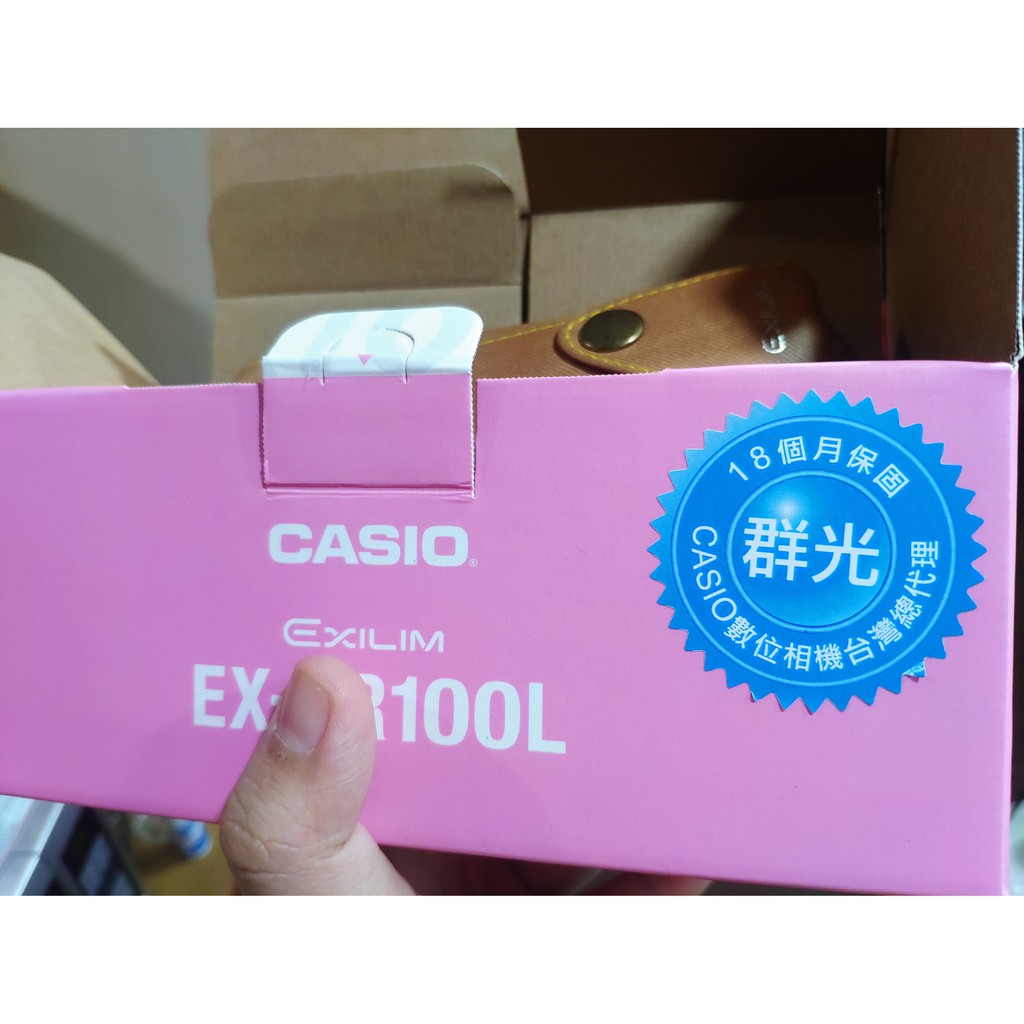 CASIO FR100L 白色  自拍機   群光公司貨 保固內   +  32GB記憶卡 + 原廠相機套