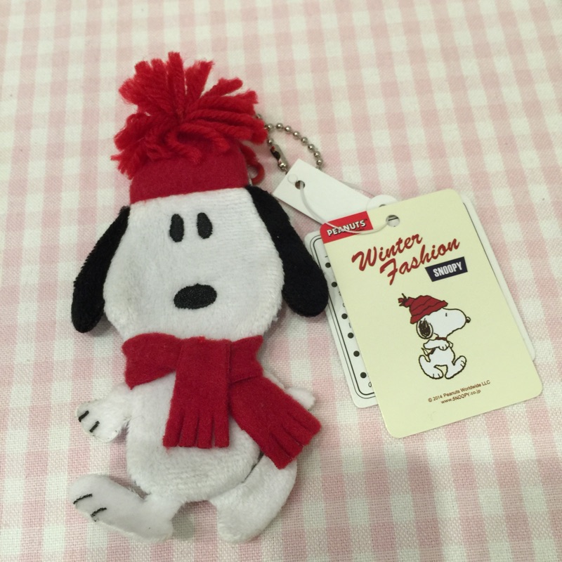 日本史努比SNOOPY冬天紅圍巾毛線帽吊飾-背面可小收納或放零錢～超特別可愛