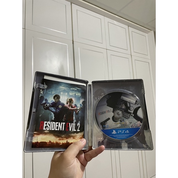 PS4 惡靈古堡2重製版中文版（鐵盒版，鐵盒有傷）