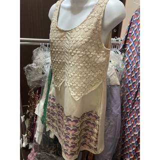 曼谷設計品牌 簍空蕾絲圖騰背心洋裝