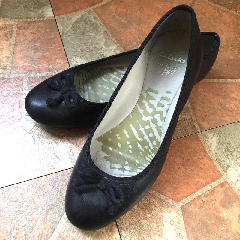 二手英國品牌Clarks黑色蝴蝶結娃娃鞋 平底鞋 休閒鞋 走路鞋（3 1/2）