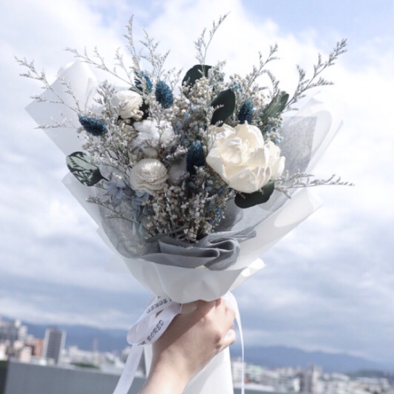 無聊花藝 低彩度莫蘭迪灰藍色花束畢業花束母親節花束情人節花束乾燥花束永生花束客製化花束求婚花束捧花禮物