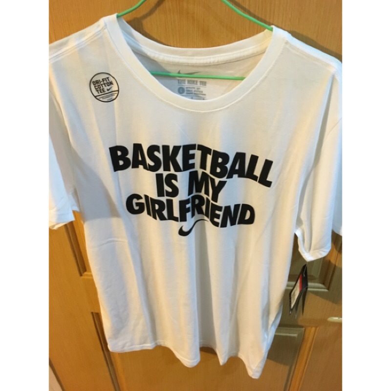 Nike Basketball is my girlfriend 白短T