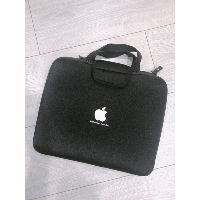 2手 apple 12吋電腦包 (尺吋31*25 cm)