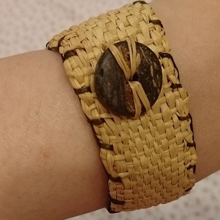 南美洲 傳統 竹藤 編工藝 手環 (全新品) 有一個繩子可以調整手圍, 方便戴!
