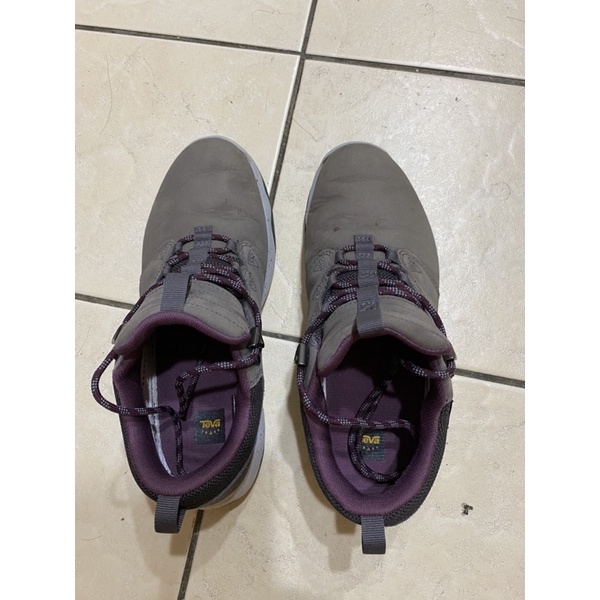 Teva紫色真皮防水防滑輕量登山健行鞋