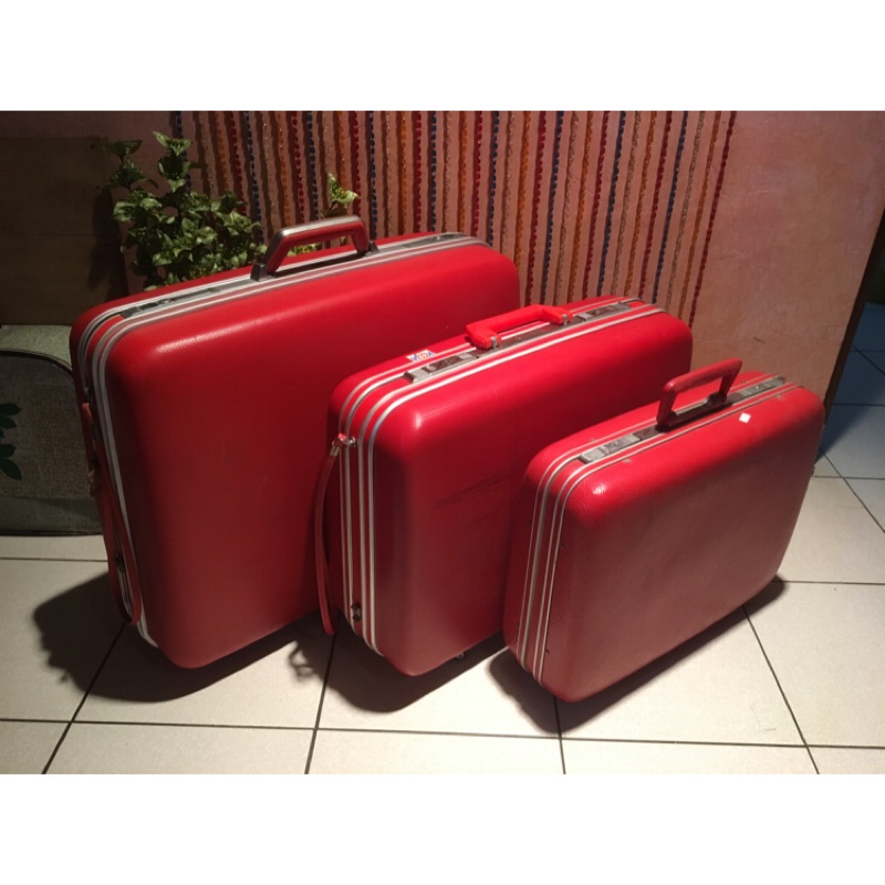 早期紅色老行李箱（這邊的缺貨中、請先詢問s）～～#古董#皮箱#擺設#佈置#收藏#紅#行李箱