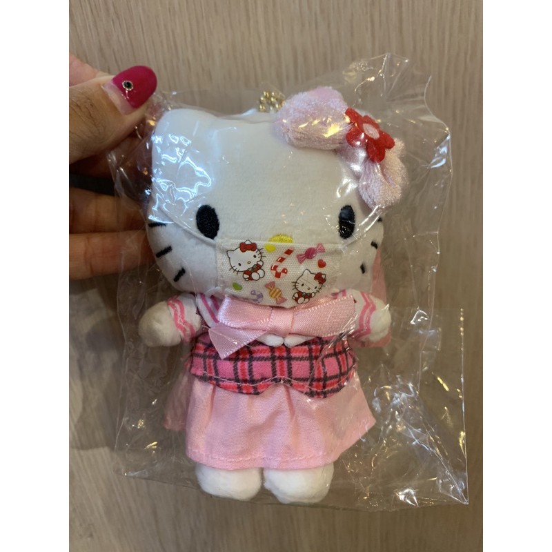 日本 SANRIO 三麗鷗彩虹樂園 Kitty 凱蒂貓 格子印章 戴口罩 珠鍊吊飾 毛絨娃娃