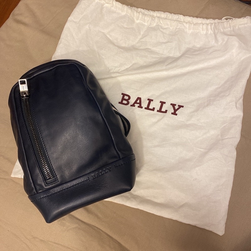 Bally 男生深藍真皮斜背包（二手可議價）