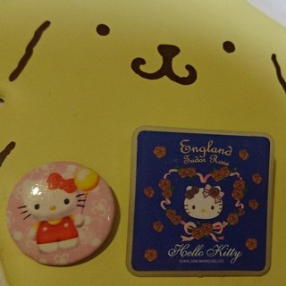 Hello Kitty 英格蘭 玫瑰花 別針 (7-11) & 凱蒂貓 圓型 小別針 (二手)