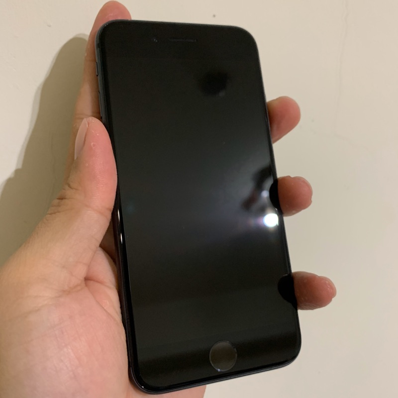 iPhone 8 64G 黑色 已過保固 只有手機沒有盒裝外觀近全新 歡迎面交 電池健康度88
