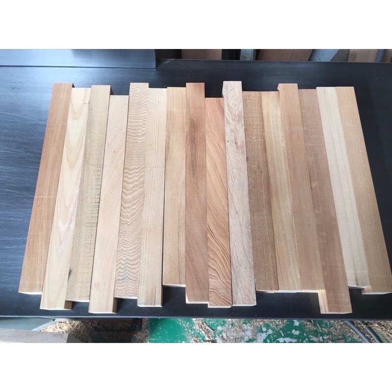 尺寸20公分x2左右x2左右.台灣檜木 舊料木角材 DIY創意加工 實木條 檜木條  $一支34元