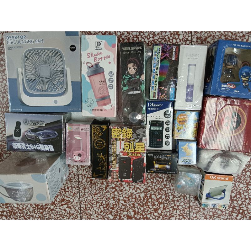 娃娃機商品--插電式風扇、隨身碟、泡麵碗、保溫瓶、手持LED燈、擴香瓶、藍牙喇叭、茶具、公仔、計算機、搖搖杯，整圖賣。