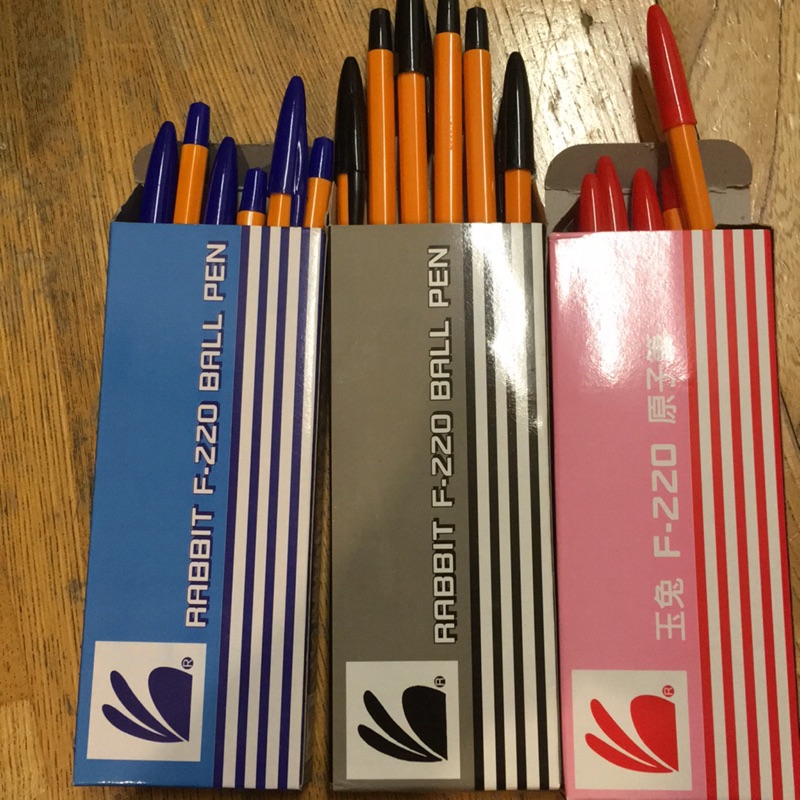 收藏用-無法寫字的玉兔F220原子筆三色盒裝（藍12/黑6/紅6支）三盒一起賣。只要99