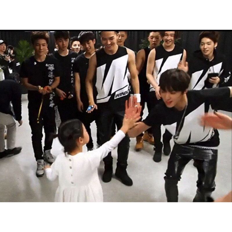 2014 YG Family World Tour-日本官方週邊-WINNER-姜勝允/金秦禹/李昇勳 T shirt