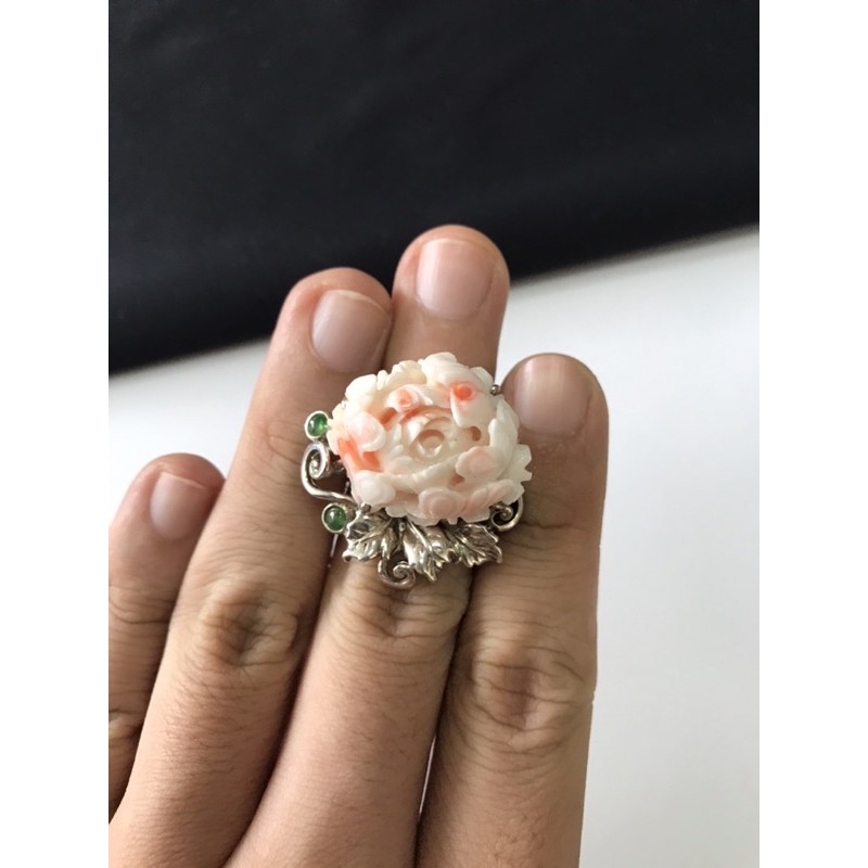 早期收藏粉紅珊瑚厚料立體牡丹花老銀鑲嵌戒指