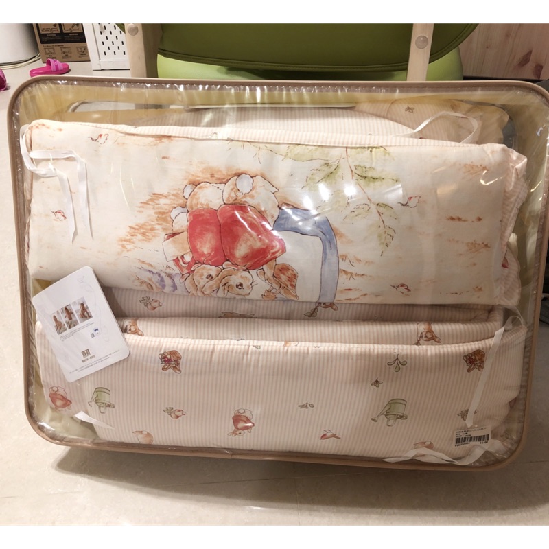 中床型105x135嬰兒床床包四件組「比得兔」海綿墊 床包 床圍 床頭圍 枕頭，日本抗菌防蟎布
