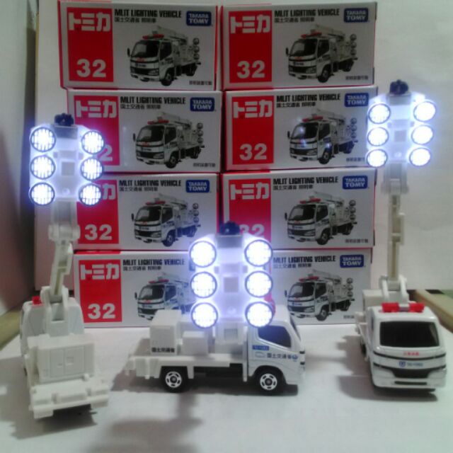 Tomy Tomica No 32 Toyota Dyna 國土交通省照明車改裝原創二改發光版本 蝦皮購物