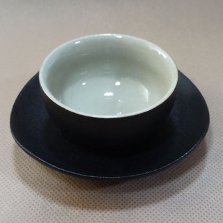 現貨『免運費』黑釉 磨砂 三稜形 杯託 茶杯 陶藝 杯墊 陶瓷 遞茶墊 黑陶 陶土 飲杯 茶墊 茶藝 祥藝茶器茶道
