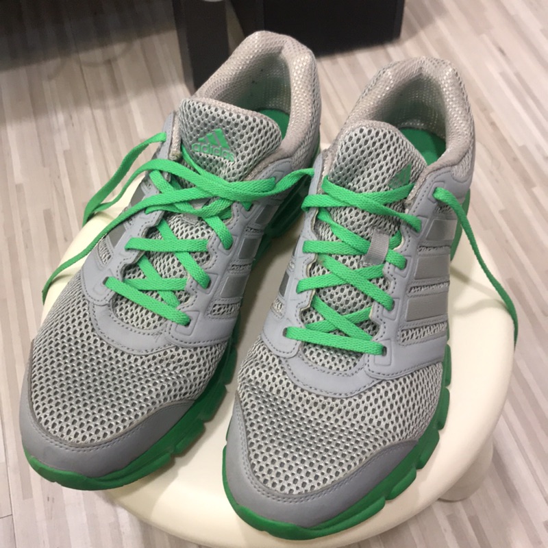 adidas 灰綠慢跑鞋～10號半（少穿、保存狀況良好）