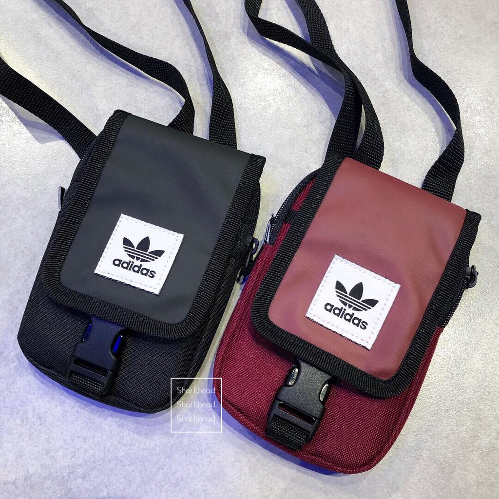 【Sharkhead】現貨 Adidas 手機包 零錢包 小包 黑 側背包 酒紅 愛迪達 DV2483 DU6795 皮