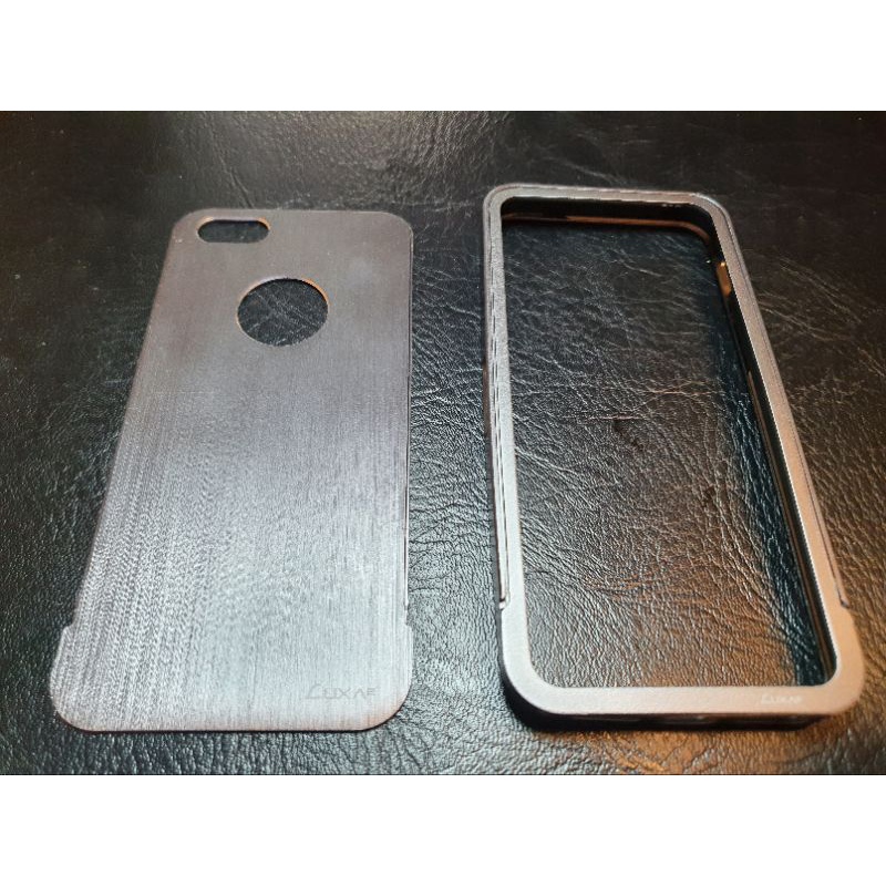 Luxa2 iPhone 5/5s 鋁合金保護殼，兩種穿著方式，鏤空或全覆罩+鋁合金邊框保護殼，近全新。