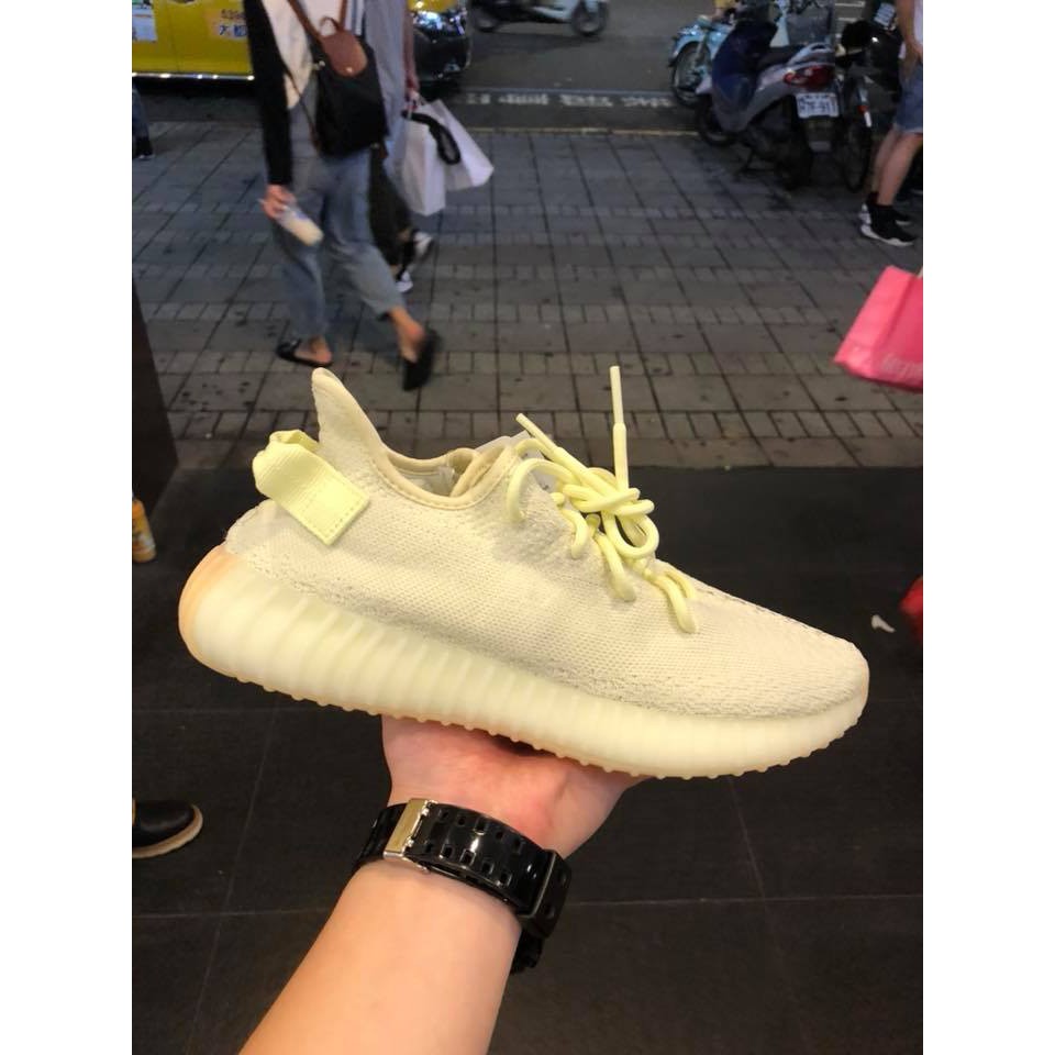 ✨Adidas yeezy boost V2 350✨ BUTTER YELLOW