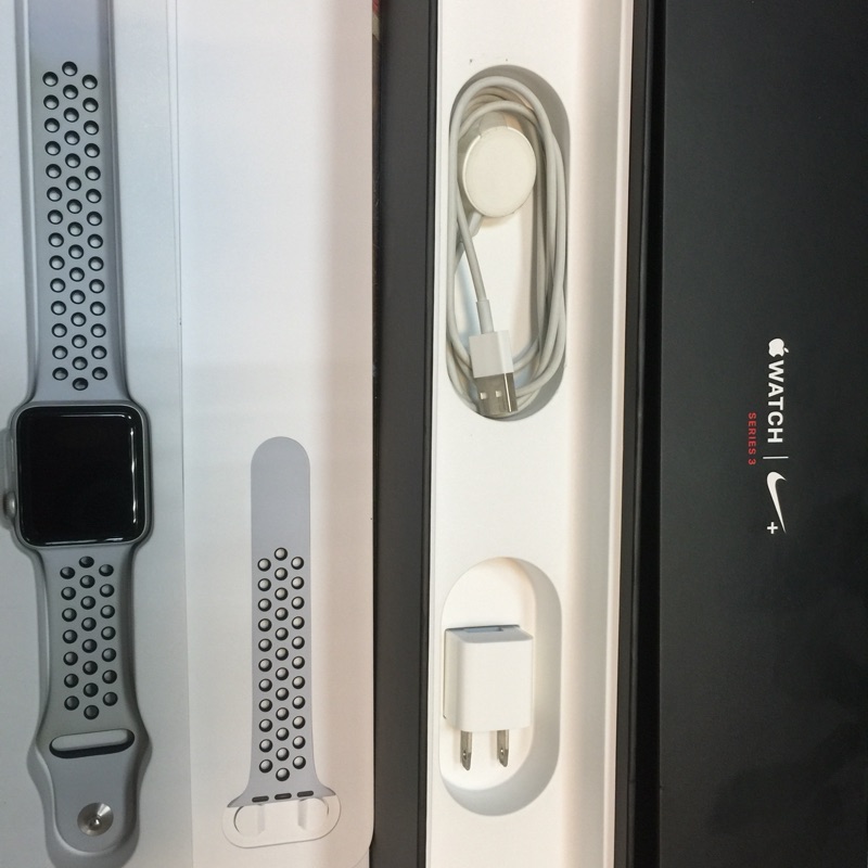 保固中Apple watch 3 Lte .  42mm 行動上網 nike版的