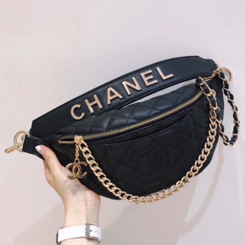 原賣家說是chanel化妝品贈品包全新 Chanel 美妝專櫃贈品旅遊休閒收納包腰包胸前斜背包鏈條logo手提包彎月包