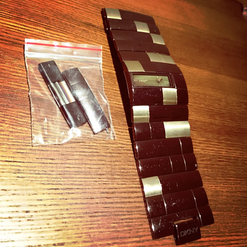 DKNY造型手錶 需自換電池