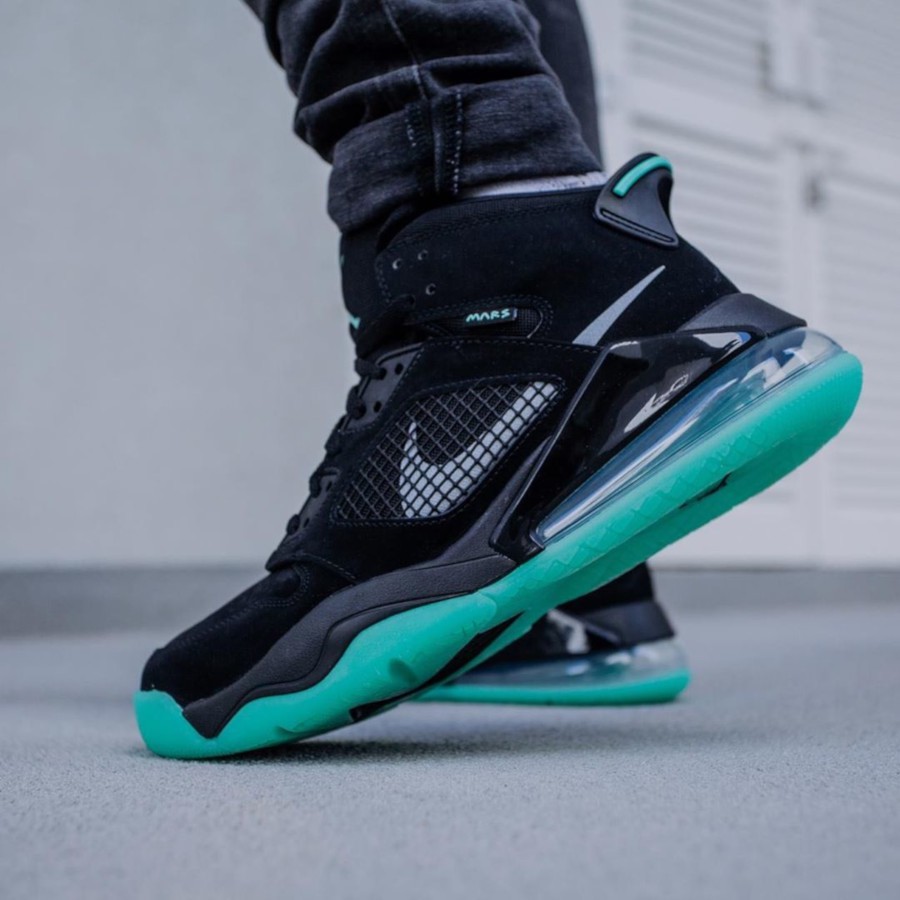 nike jordan mars 270 green glow