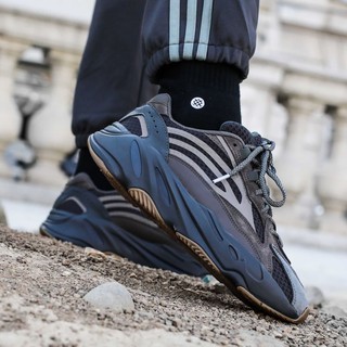 geode yeezy boost 700 v2